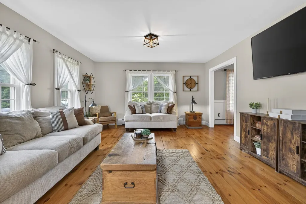 376 Main Street Hopkinton NH 03229
