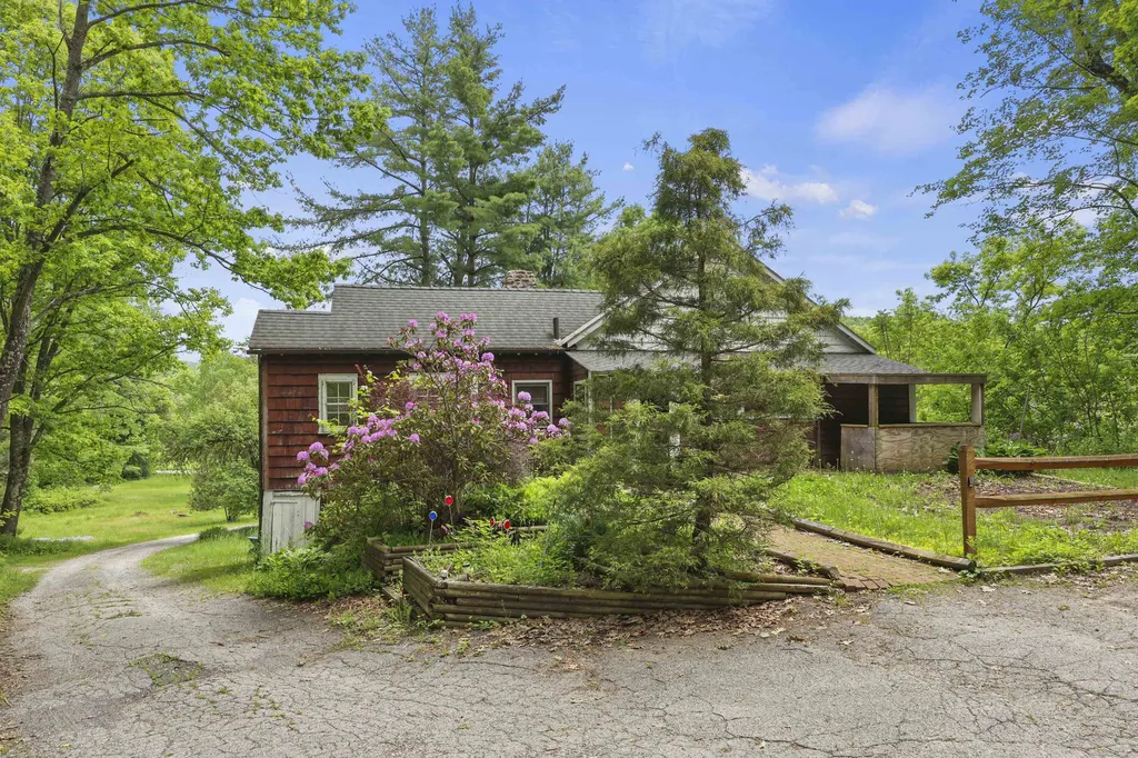 348 Center Street Pownal VT 05261