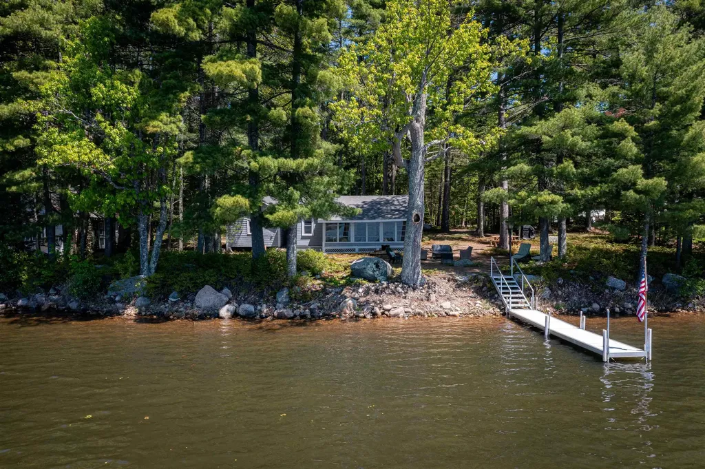 33 Oak Avenue Effingham NH 03882