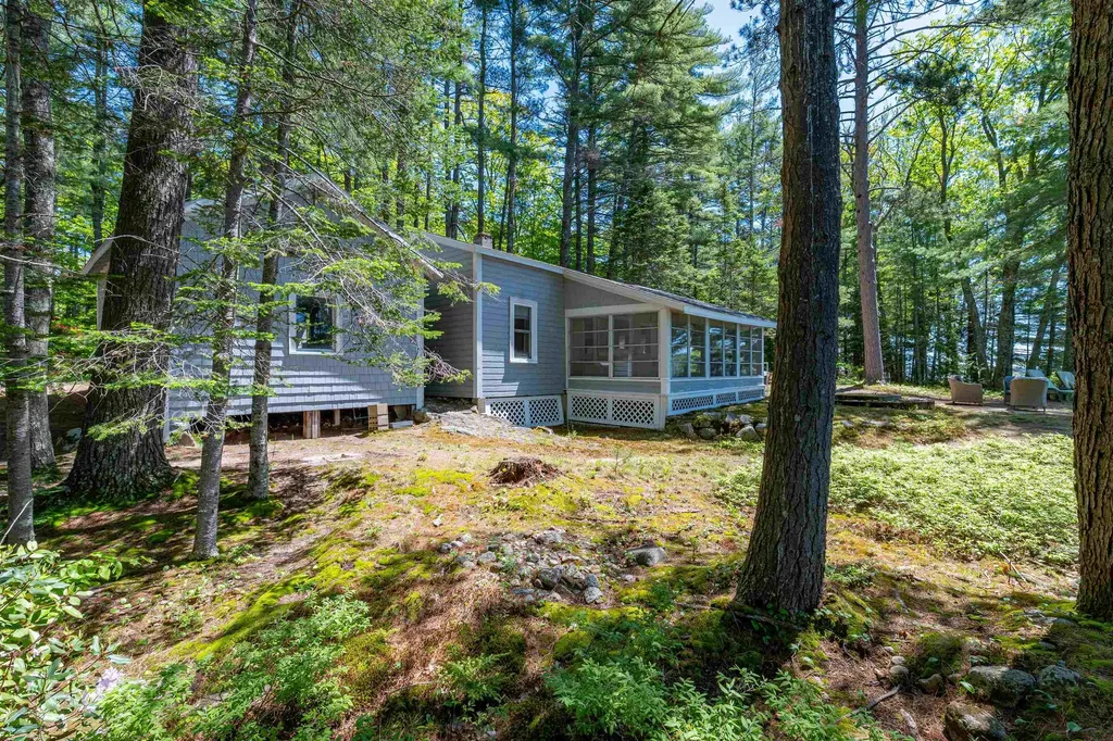 33 Oak Avenue Effingham NH 03882
