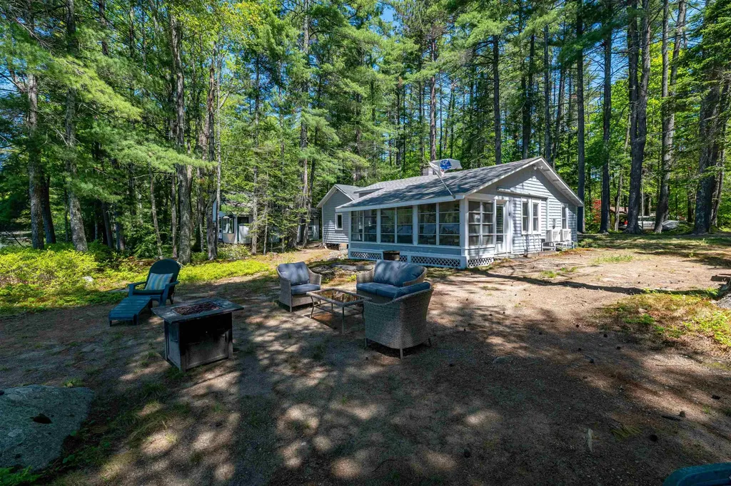 33 Oak Avenue Effingham NH 03882