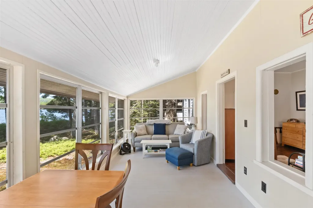 33 Oak Avenue Effingham NH 03882