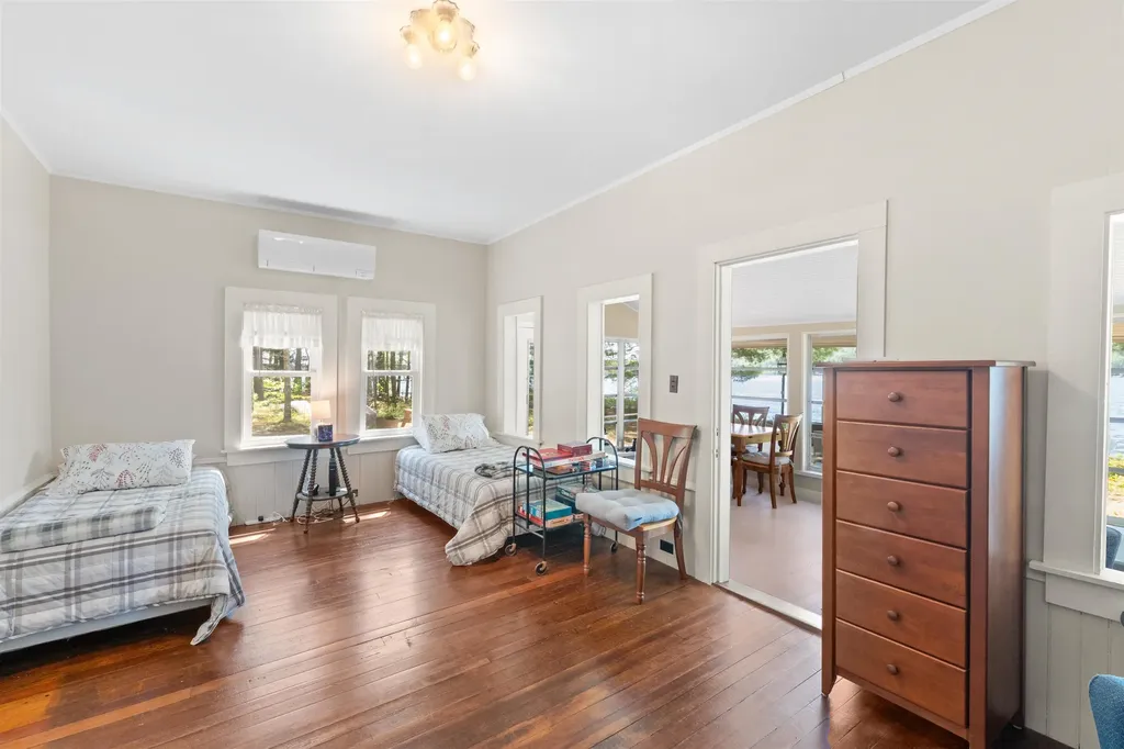 33 Oak Avenue Effingham NH 03882