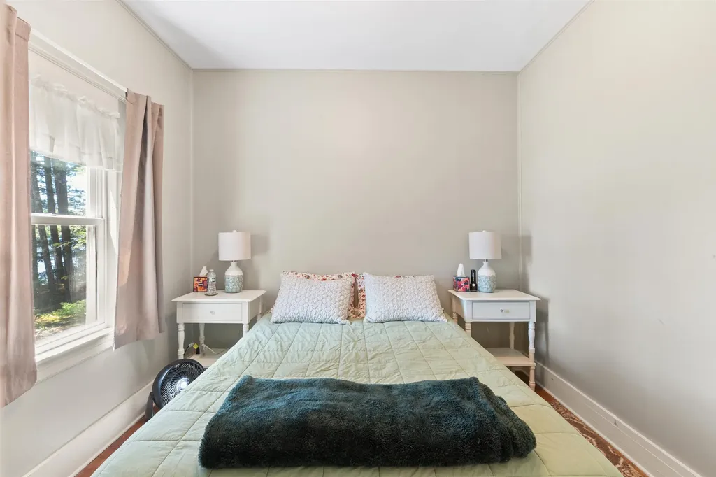 33 Oak Avenue Effingham NH 03882
