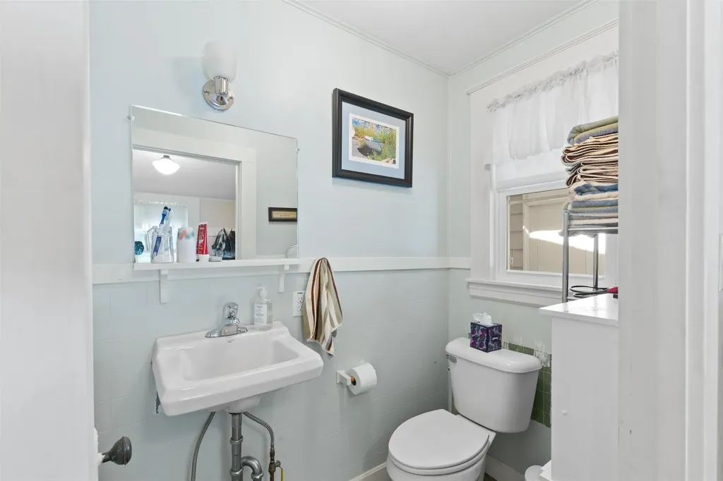 33 Oak Avenue Effingham NH 03882