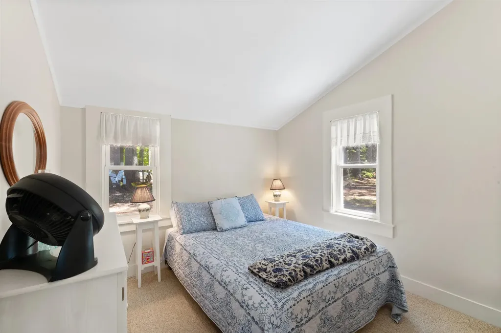 33 Oak Avenue Effingham NH 03882