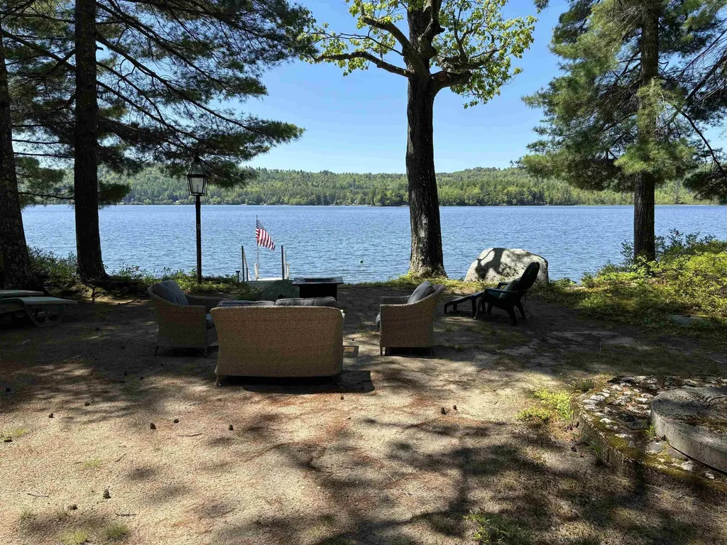 33 Oak Avenue Effingham NH 03882