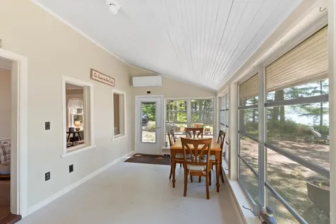 33 Oak Avenue Effingham NH 03882