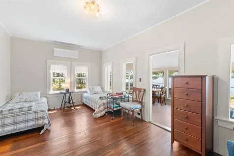 33 Oak Avenue Effingham NH 03882
