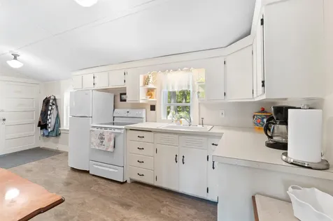 33 Oak Avenue Effingham NH 03882
