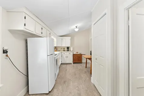 33 Oak Avenue Effingham NH 03882