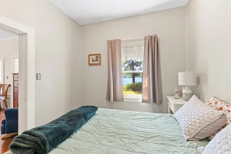 33 Oak Avenue Effingham NH 03882