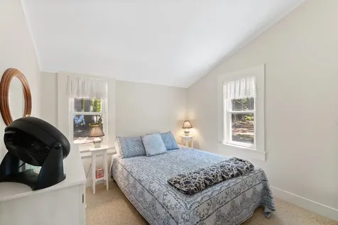 33 Oak Avenue Effingham NH 03882
