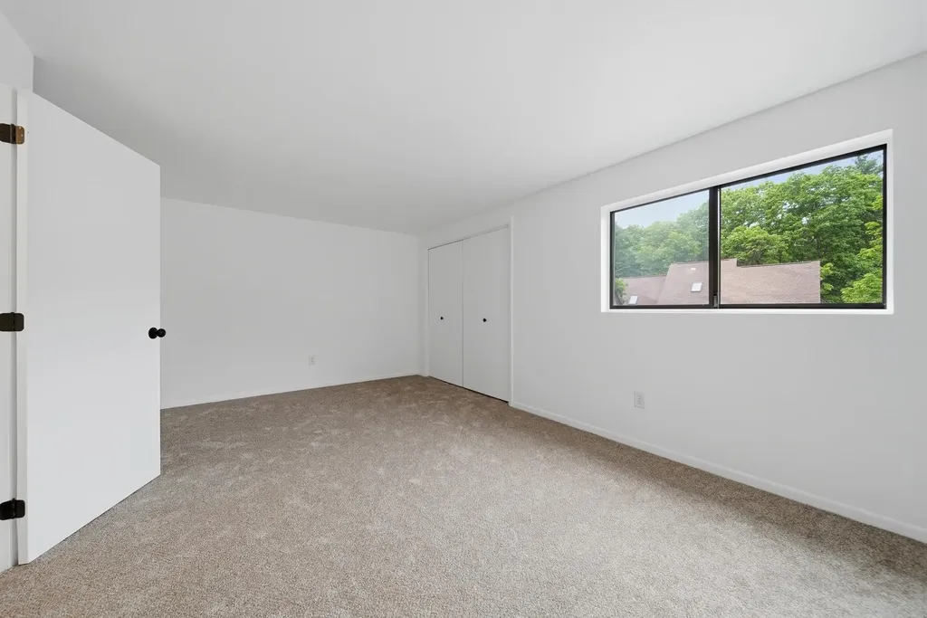 25 Silverton Drive Nashua NH 03062