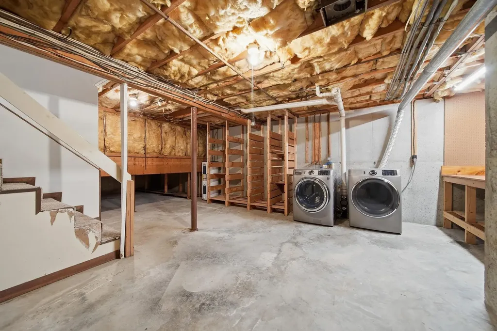 25 Silverton Drive Nashua NH 03062