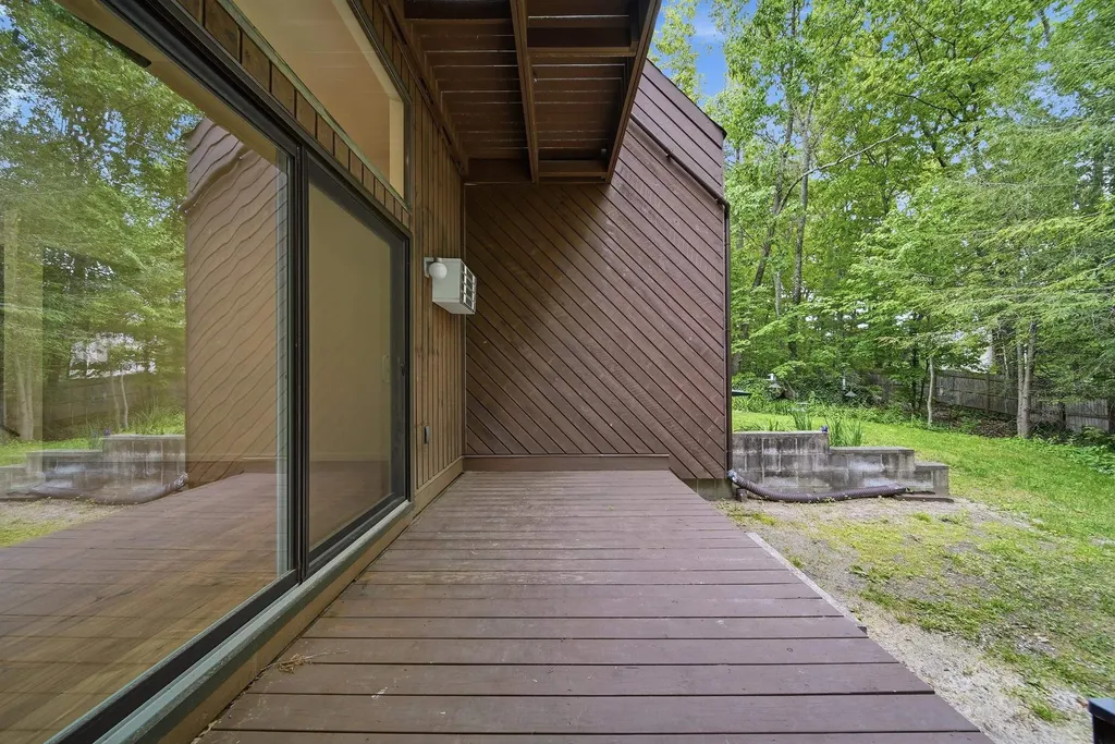 25 Silverton Drive Nashua NH 03062
