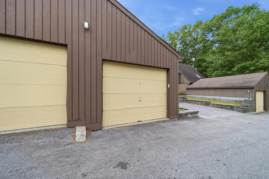 25 Silverton Drive Nashua NH 03062