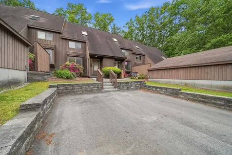 25 Silverton Drive Nashua NH 03062