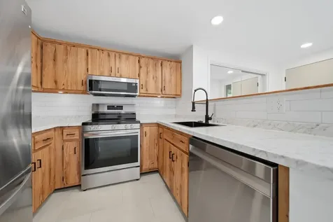 25 Silverton Drive Nashua NH 03062