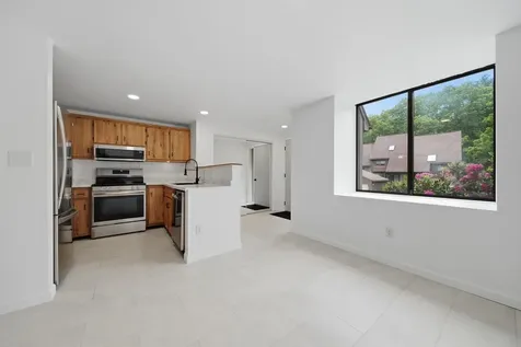 25 Silverton Drive Nashua NH 03062
