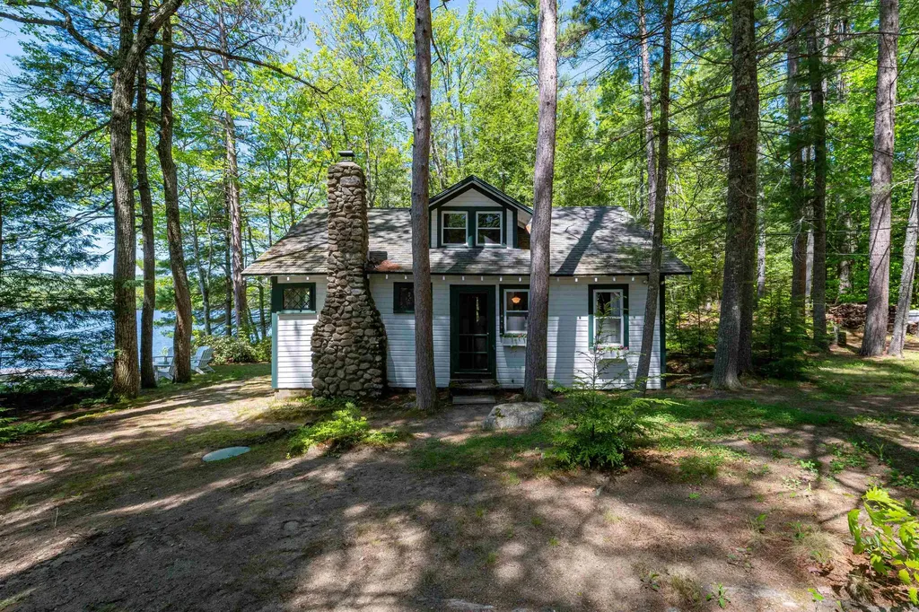 35 Oak Avenue Effingham NH 03882