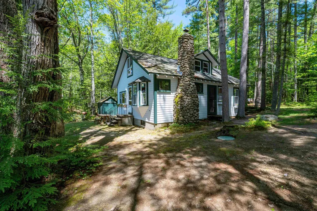 35 Oak Avenue Effingham NH 03882