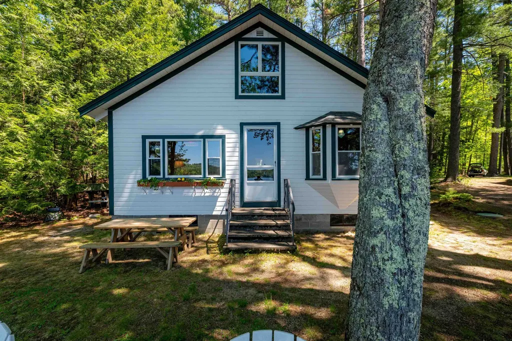 35 Oak Avenue Effingham NH 03882