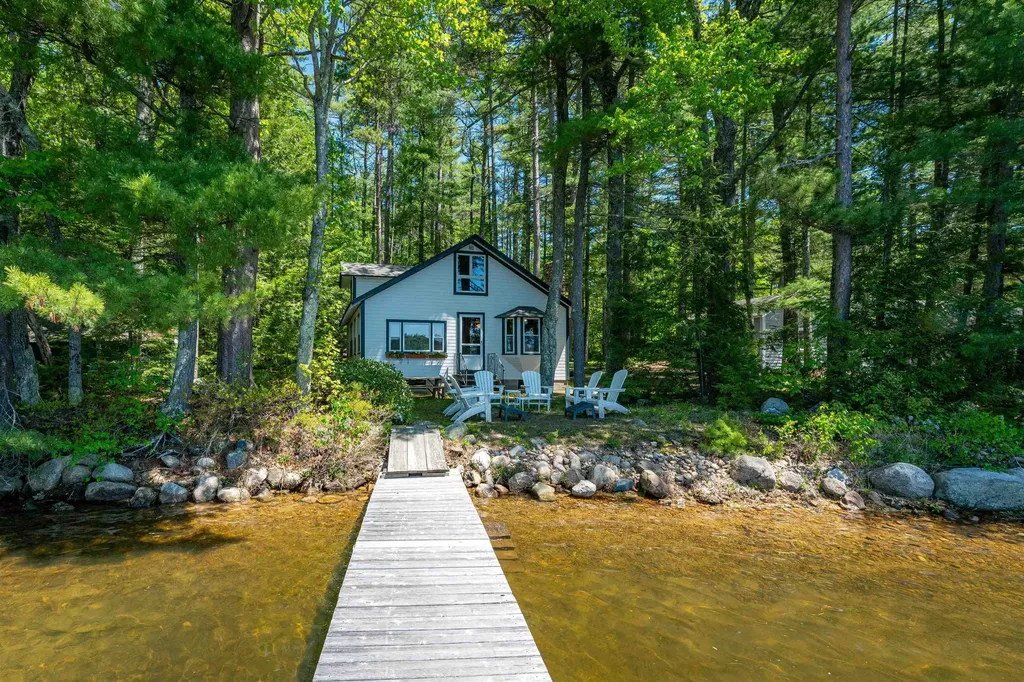 35 Oak Avenue Effingham NH 03882
