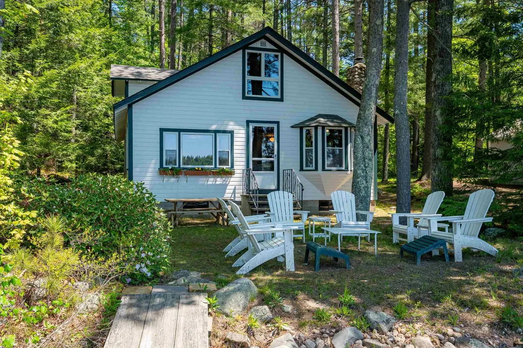 35 Oak Avenue Effingham NH 03882