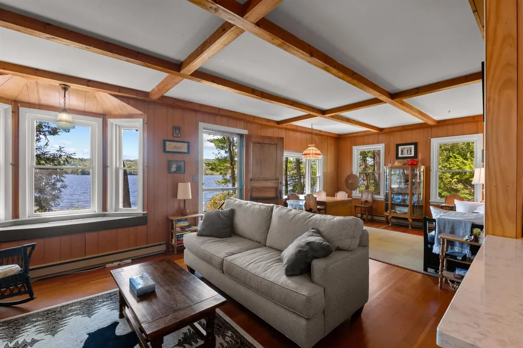 35 Oak Avenue Effingham NH 03882