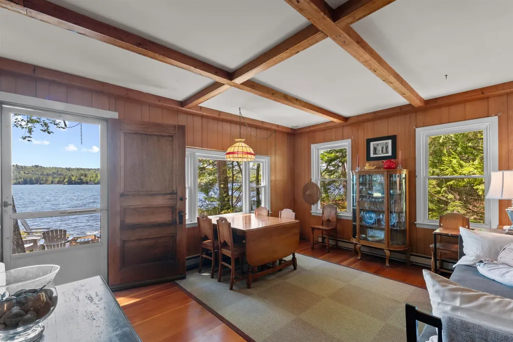 35 Oak Avenue Effingham NH 03882