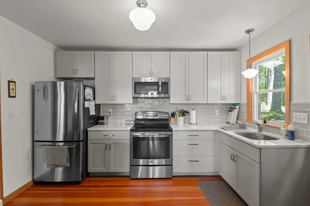35 Oak Avenue Effingham NH 03882