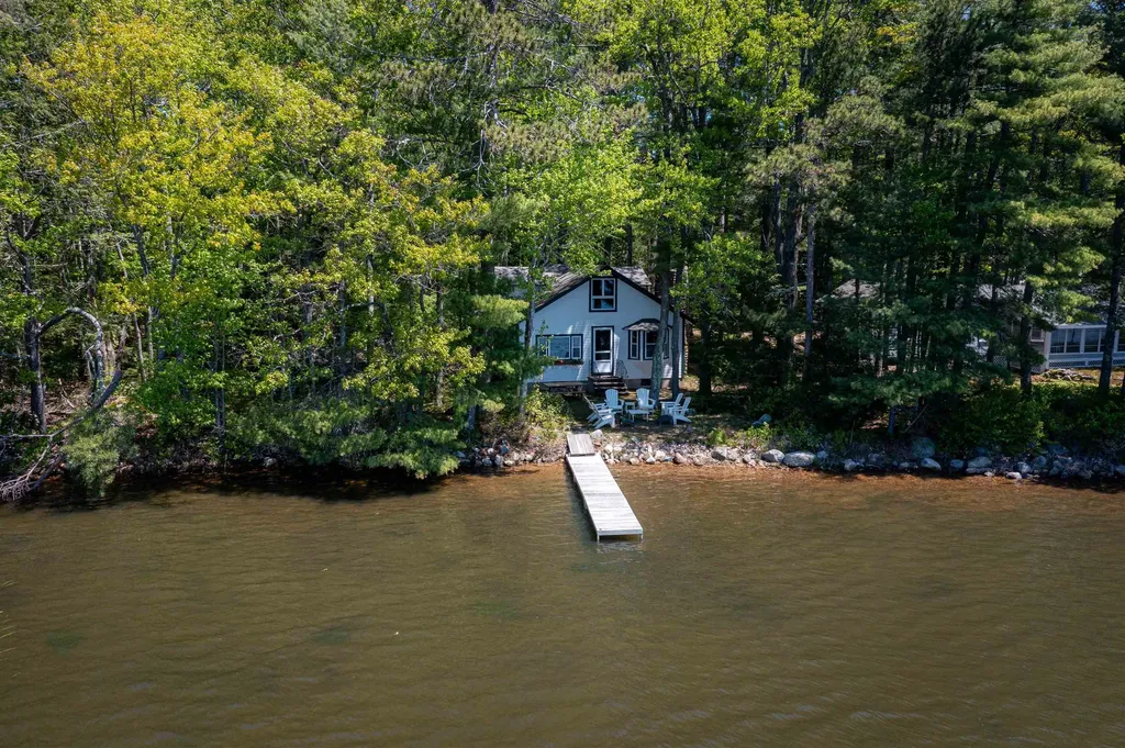 35 Oak Avenue Effingham NH 03882