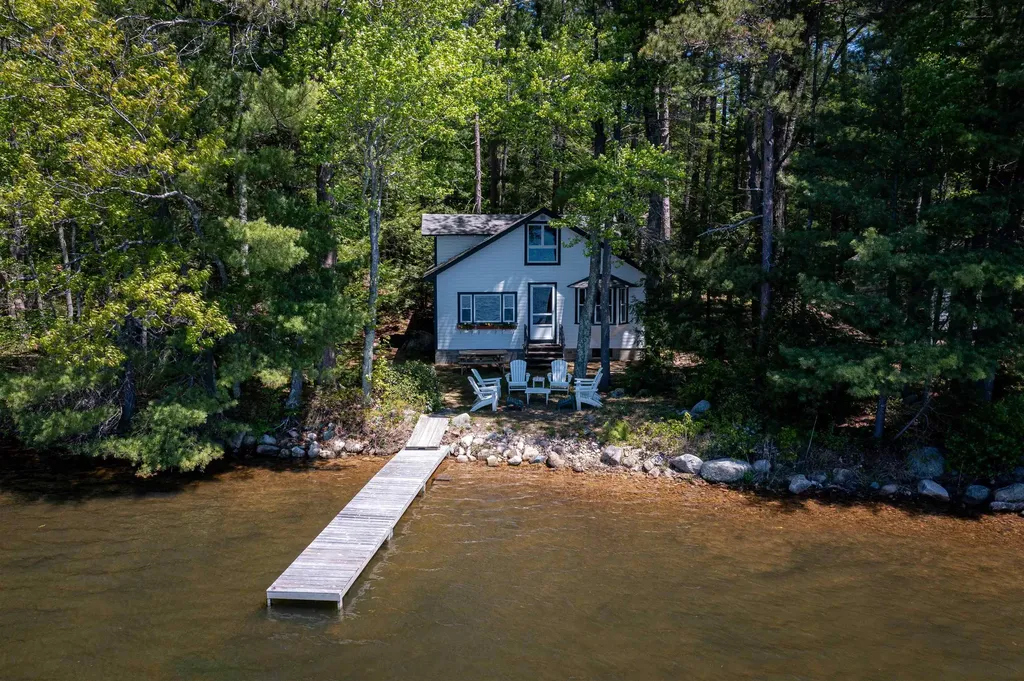 35 Oak Avenue Effingham NH 03882