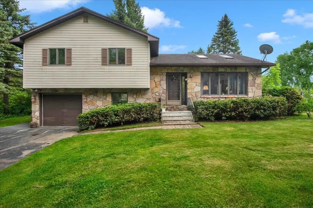 6 Meadowbrook Lane St. Albans Town VT 05478