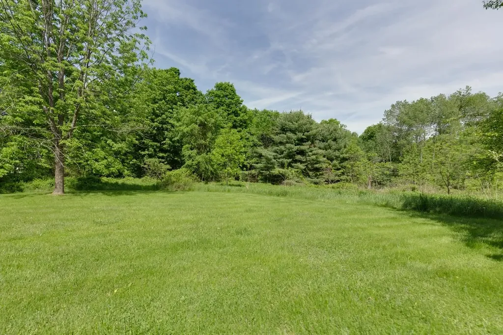 2 Raymond Road Deerfield NH 03037