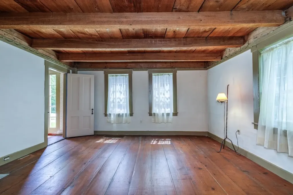 2 Raymond Road Deerfield NH 03037