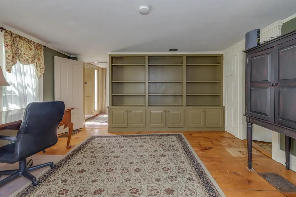 2 Raymond Road Deerfield NH 03037
