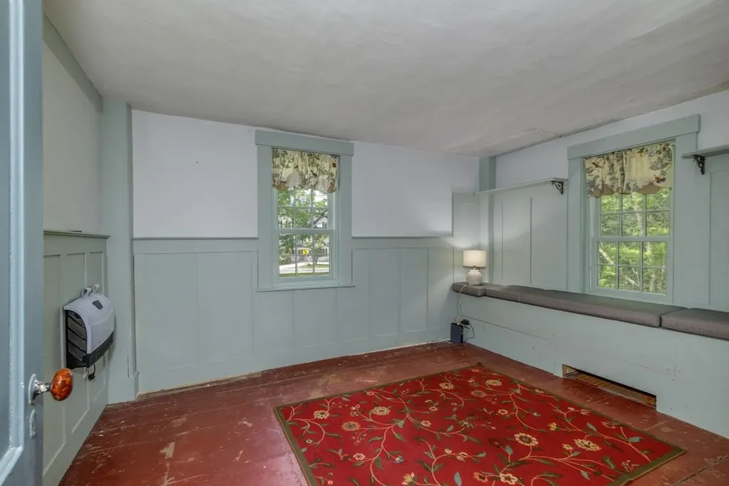 2 Raymond Road Deerfield NH 03037
