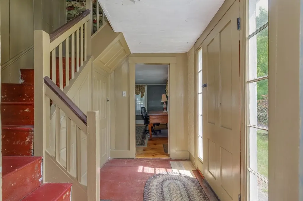 2 Raymond Road Deerfield NH 03037