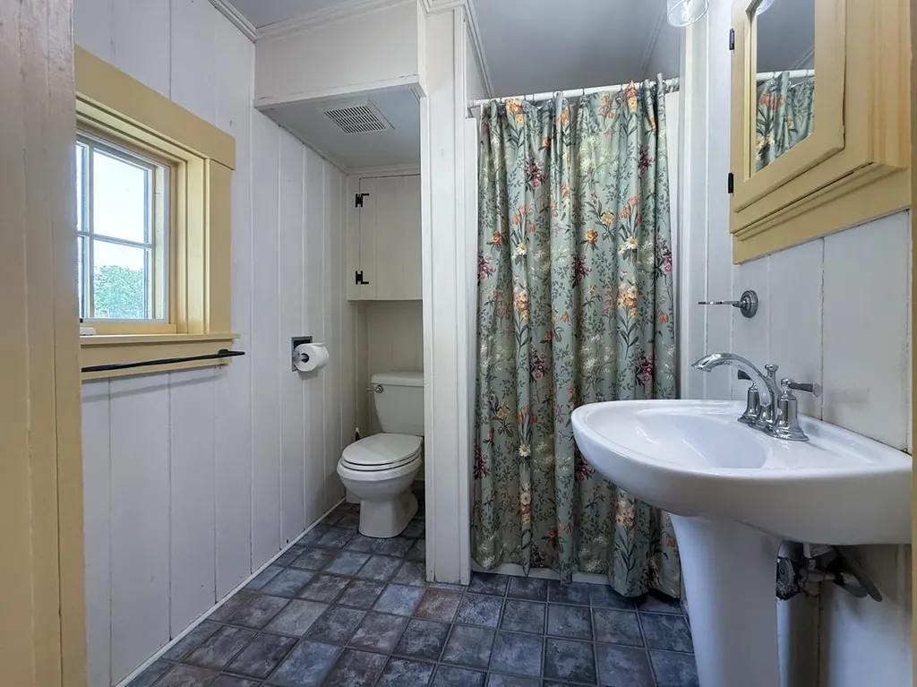 2 Raymond Road Deerfield NH 03037