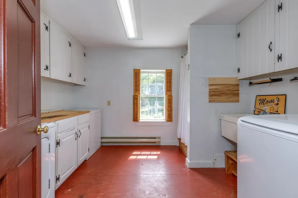 2 Raymond Road Deerfield NH 03037