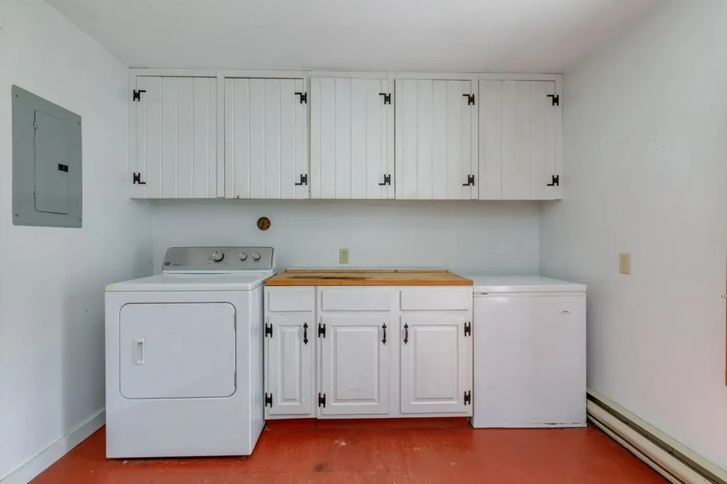 2 Raymond Road Deerfield NH 03037