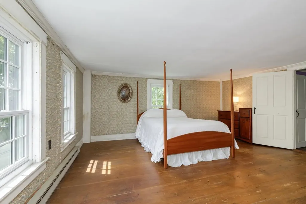 2 Raymond Road Deerfield NH 03037