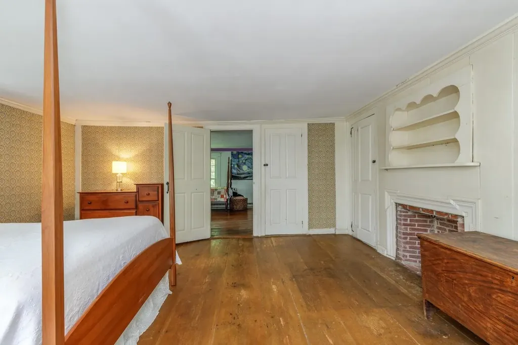 2 Raymond Road Deerfield NH 03037