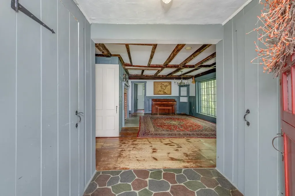 2 Raymond Road Deerfield NH 03037