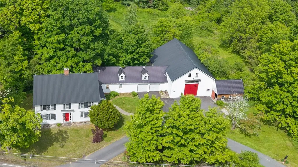 2 Raymond Road Deerfield NH 03037