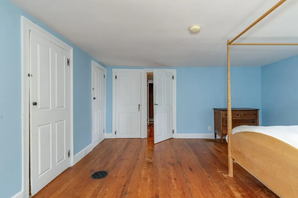 2 Raymond Road Deerfield NH 03037