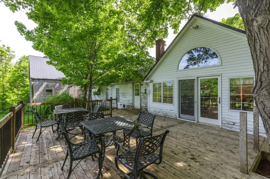 2 Raymond Road Deerfield NH 03037