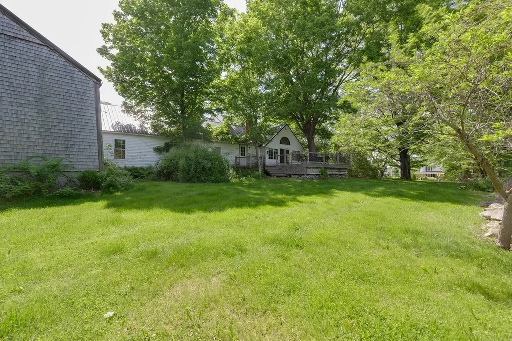 2 Raymond Road Deerfield NH 03037